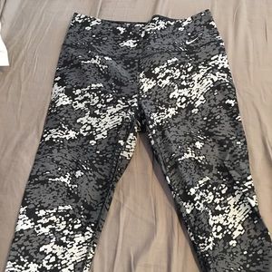 Nike Capri-length compression pant